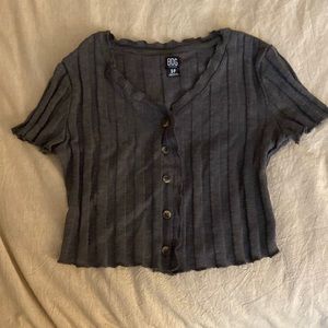 Grey short sleeve crop top